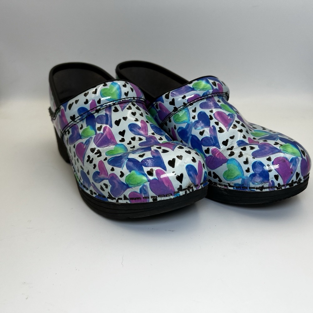 Dansko Womens XP 2.0 Floating Hearts Love Patent Clog Size EU 37 US 6